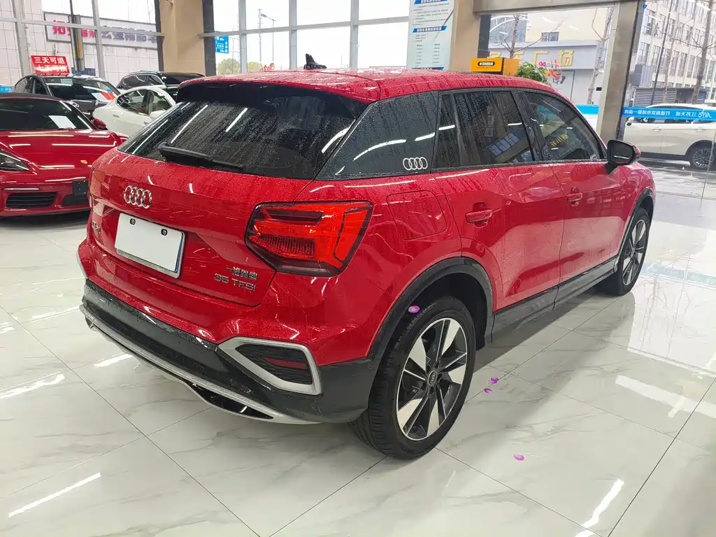 AUDI Q2L