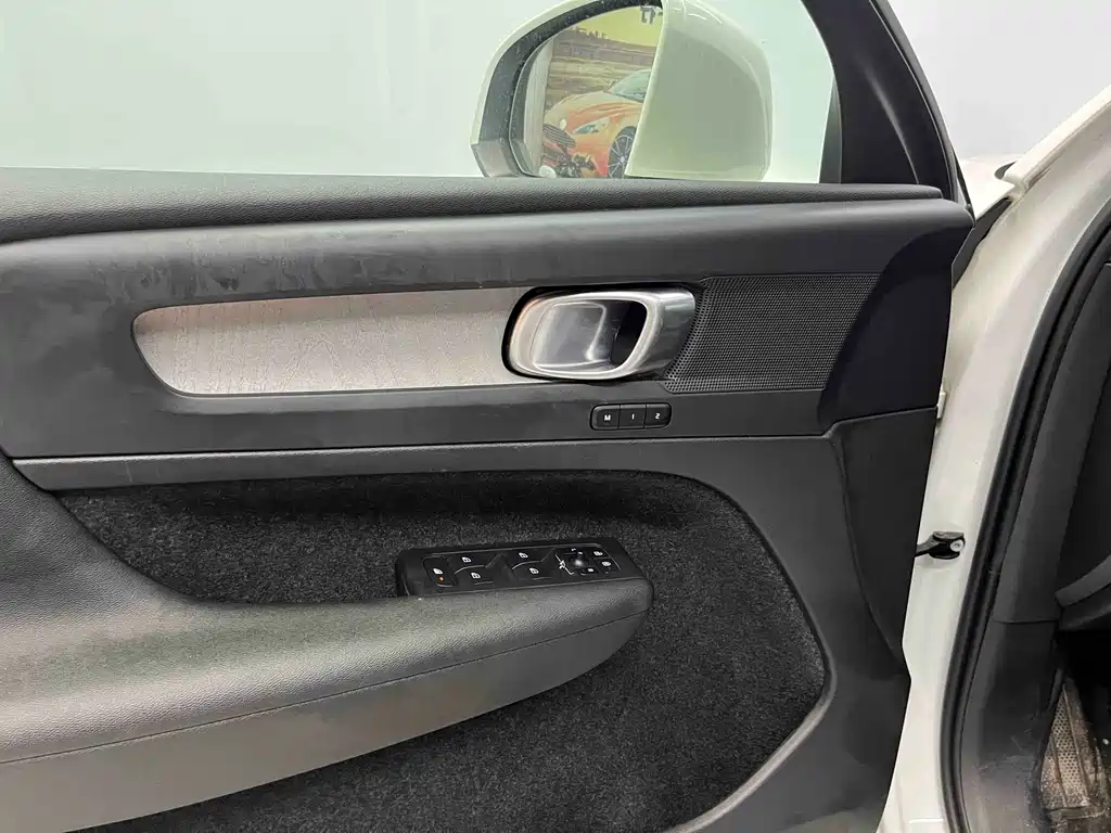 Volvo XC40 — миниатюра 6