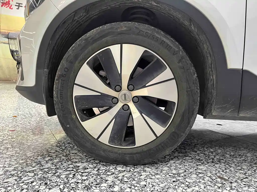 Volvo XC40 — миниатюра 15