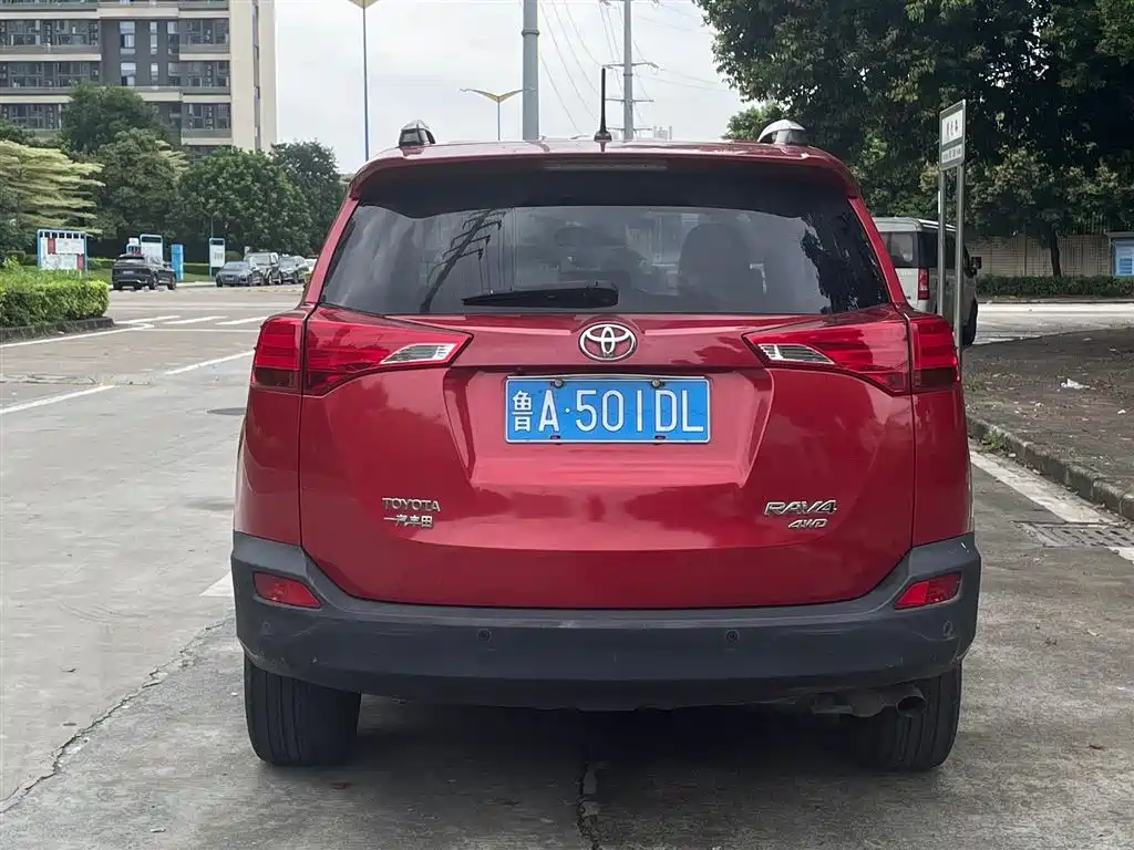 Toyota RAV4 2013 2.5L AT Luxury