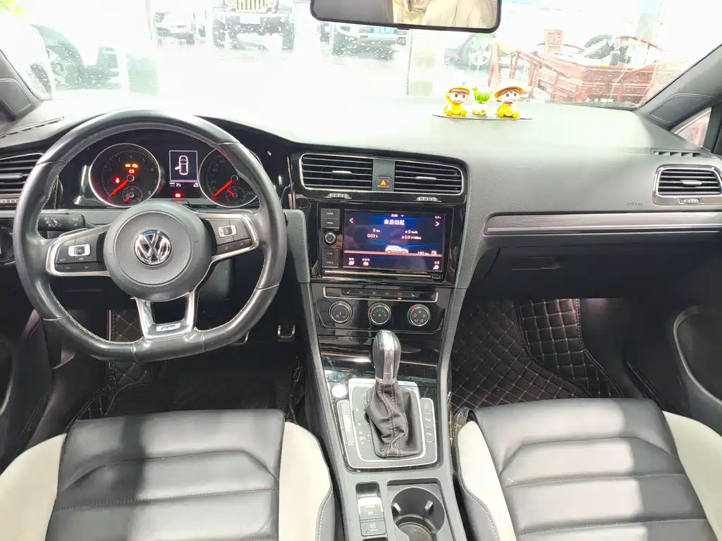 VOLKSWAGEN GOLF