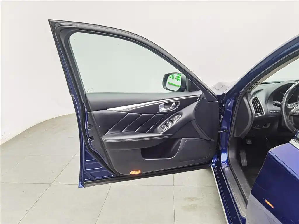Infiniti Q50L 2016 2.0T Comfort