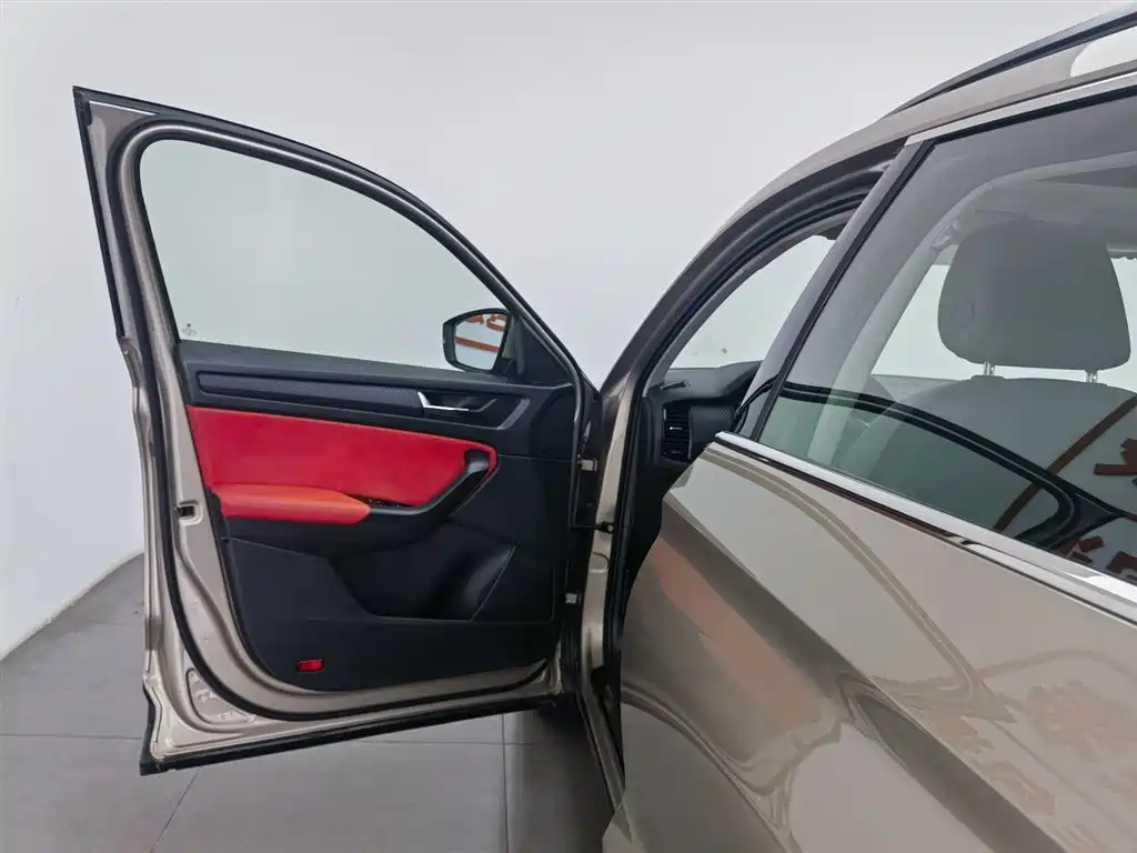 Skoda Kodiaq 2019 TSI330 5 мест Standard VI