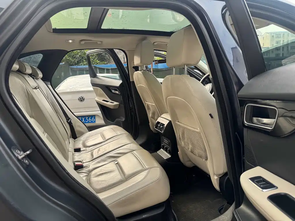 Jaguar F-PACE — миниатюра 7