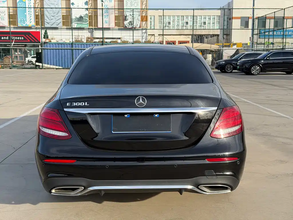 Mercedes-Benz E-Class — миниатюра 5