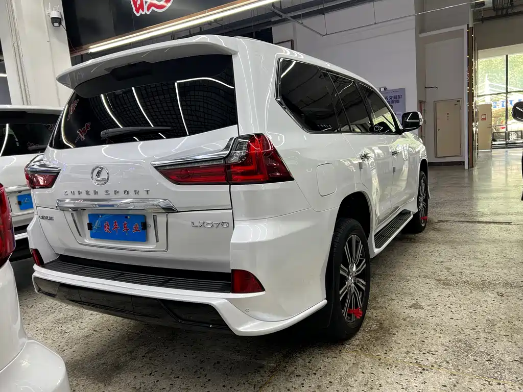 Lexus LX 2018 570