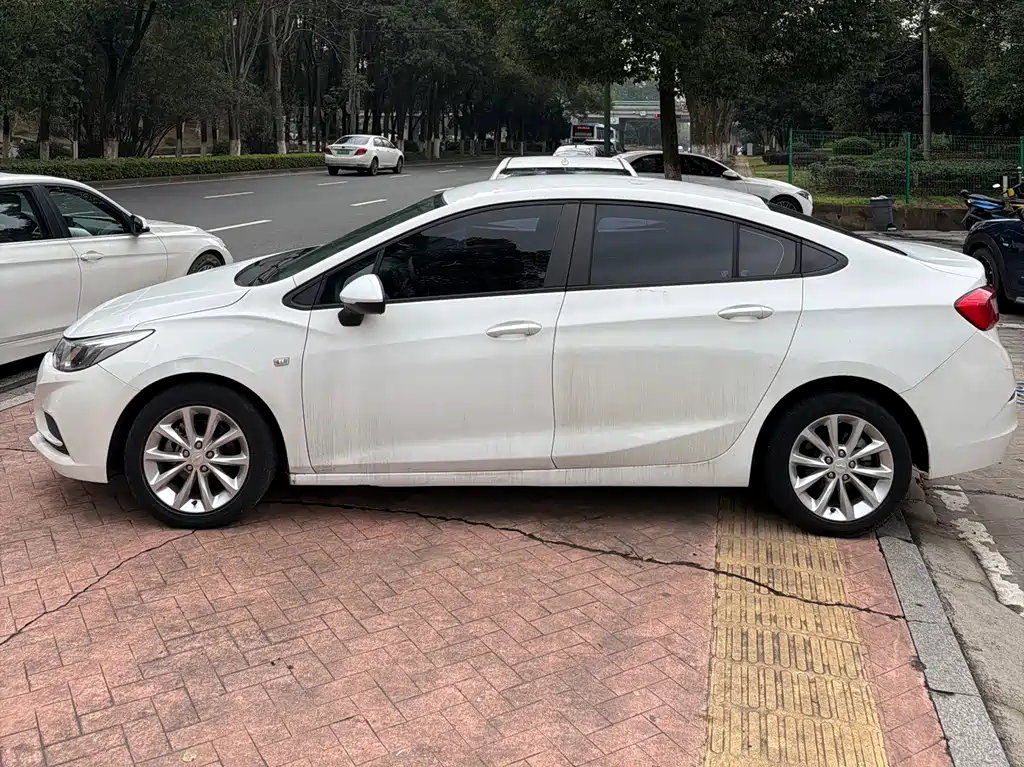 CHEVROLET CRUZE