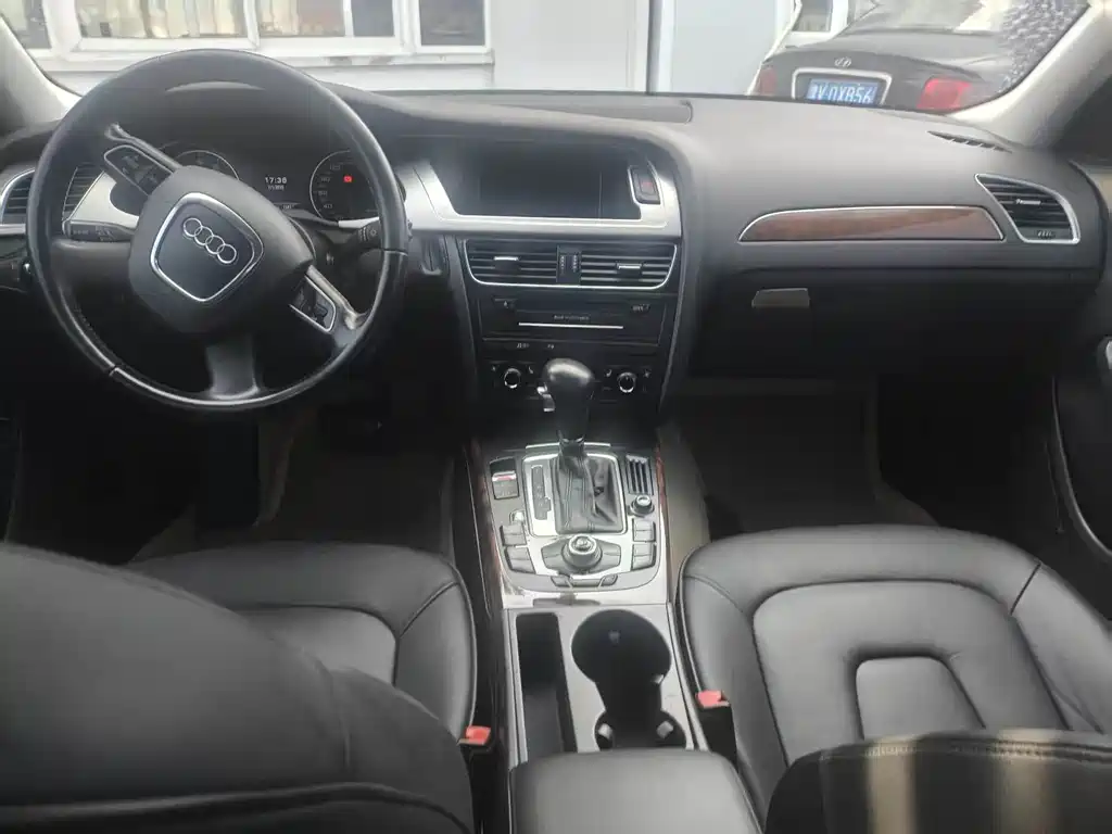 Audi A4L 2010 2.0 TFSI