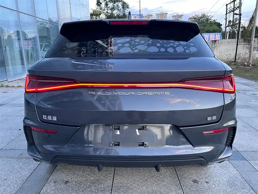 BYD E2