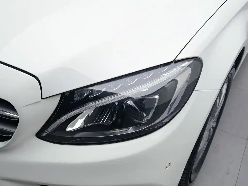 Mercedes-Benz C-Class — миниатюра 7