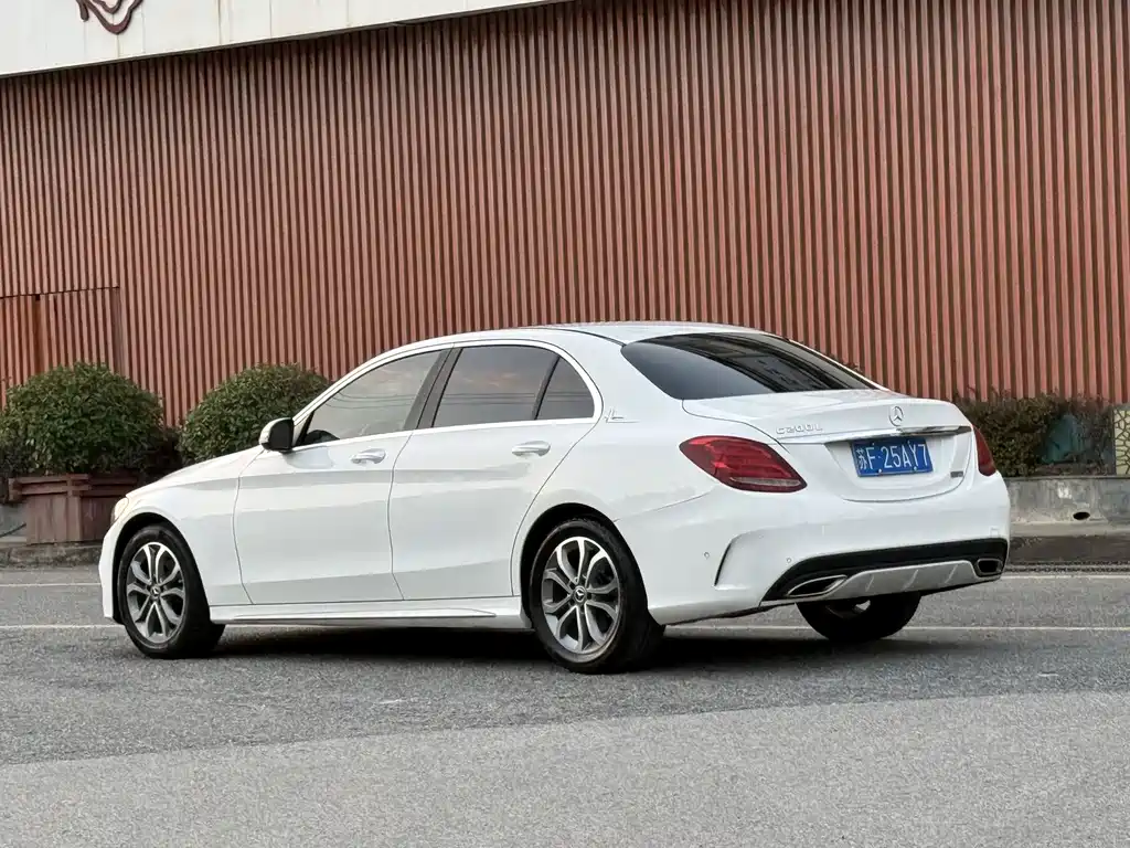 Mercedes-Benz C-Class — миниатюра 6