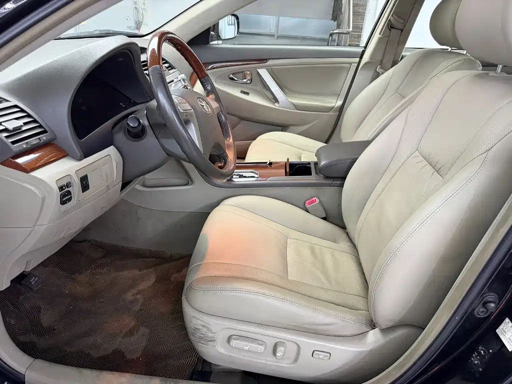 Toyota Camry — миниатюра 5