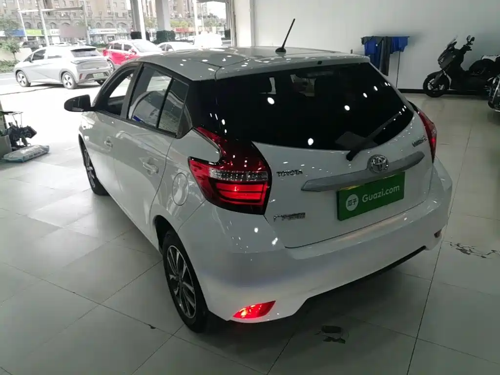 Toyota Yaris L 2022 — фото 4