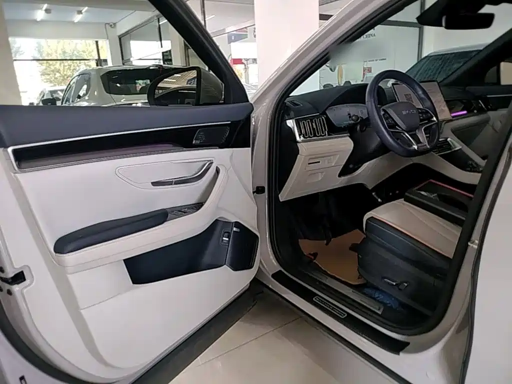 BYD Song Plus DM-i 2023 — фото 15