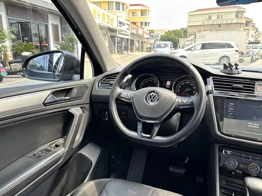 Volkswagen Tiguan L — миниатюра 9