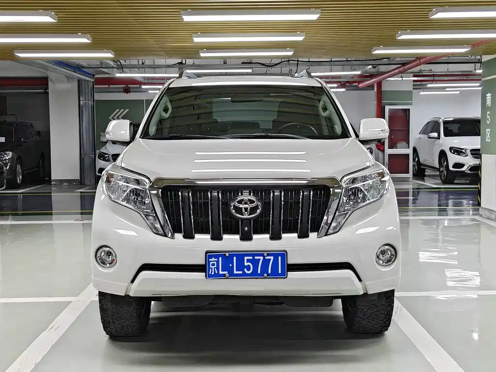 Toyota Land Cruiser Prado 2016 2.7L AT Standard