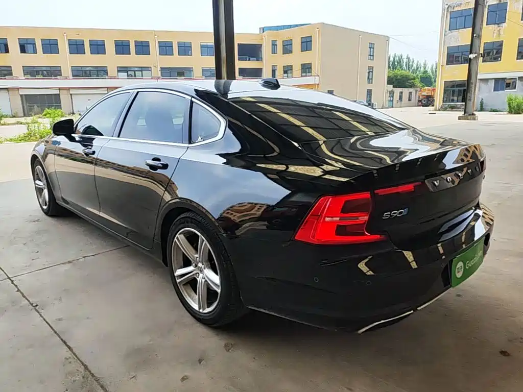 Volvo S90 2018 T4