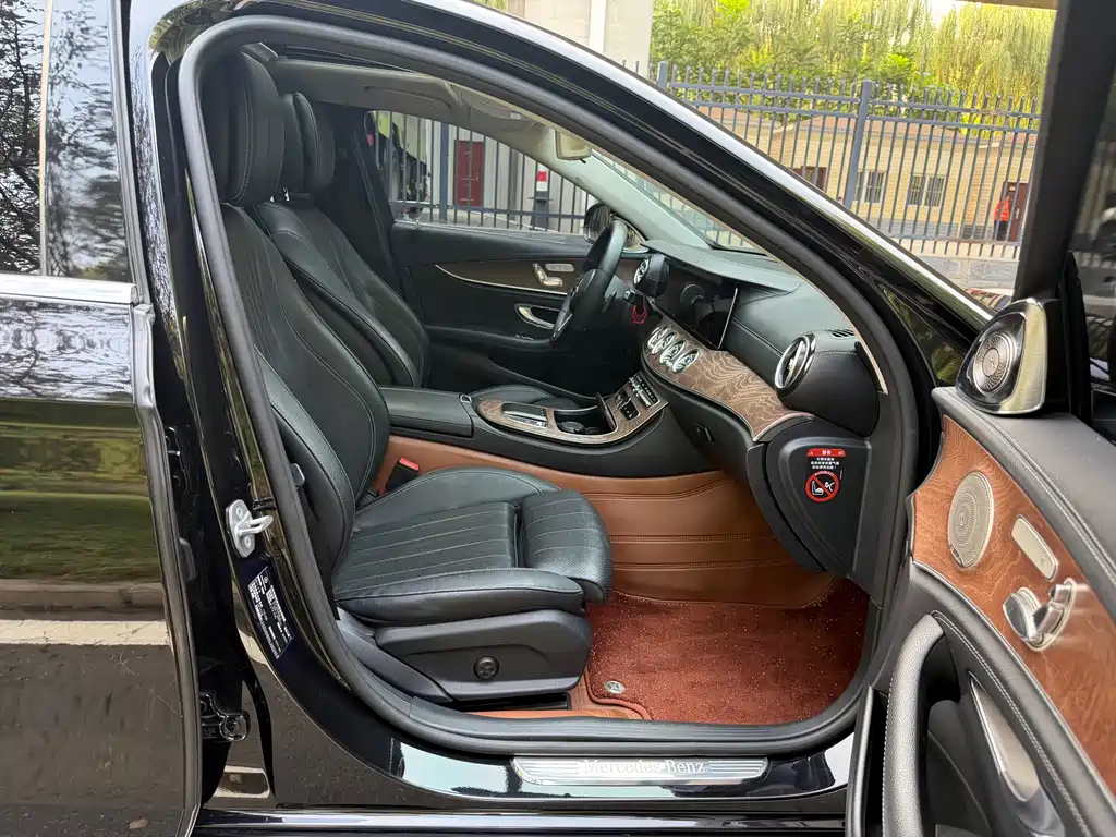 Mercedes-Benz E-Class — миниатюра 8