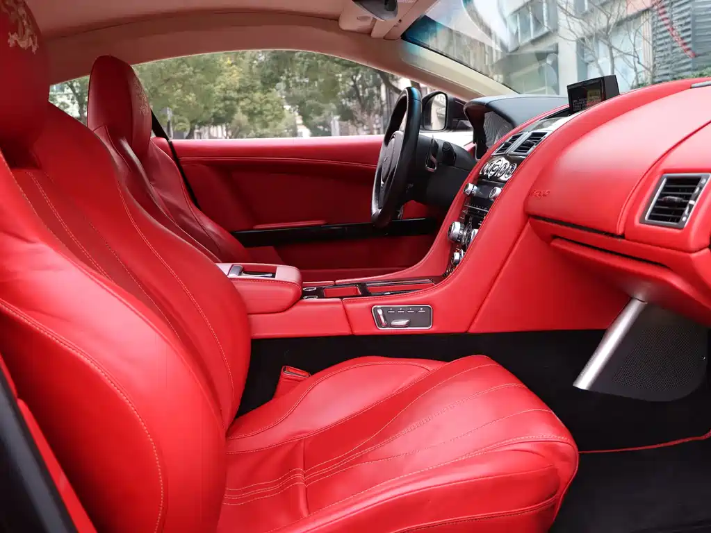 Aston Martin Virage — миниатюра 25