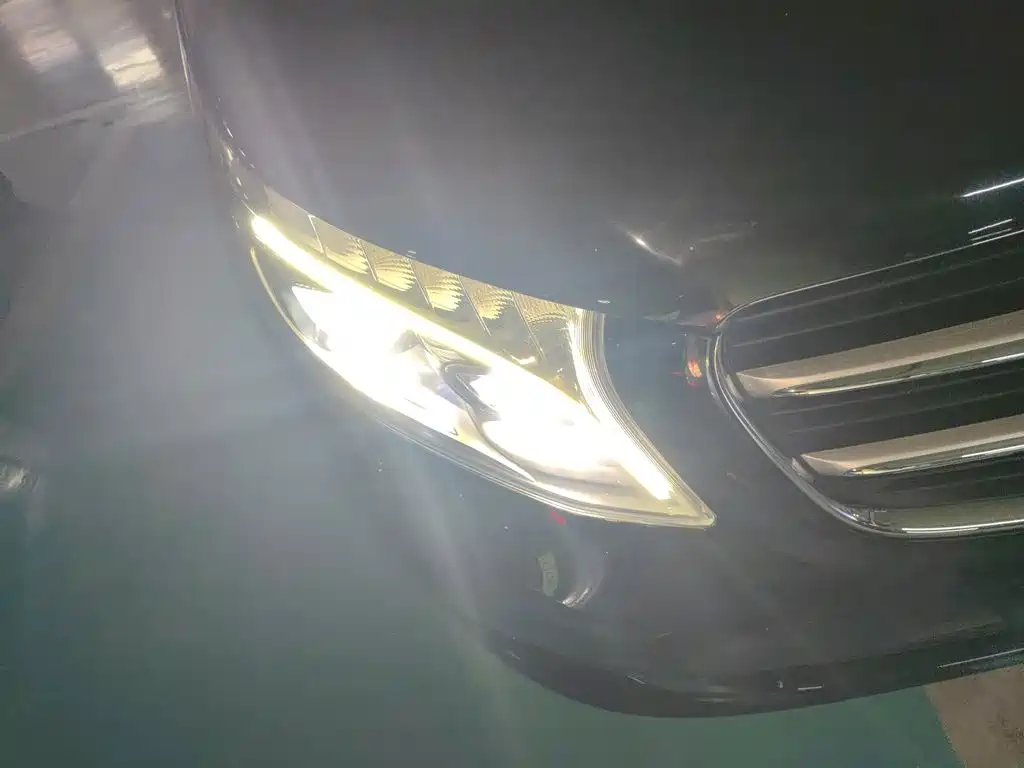 Mercedes-Benz V-Class — миниатюра 7