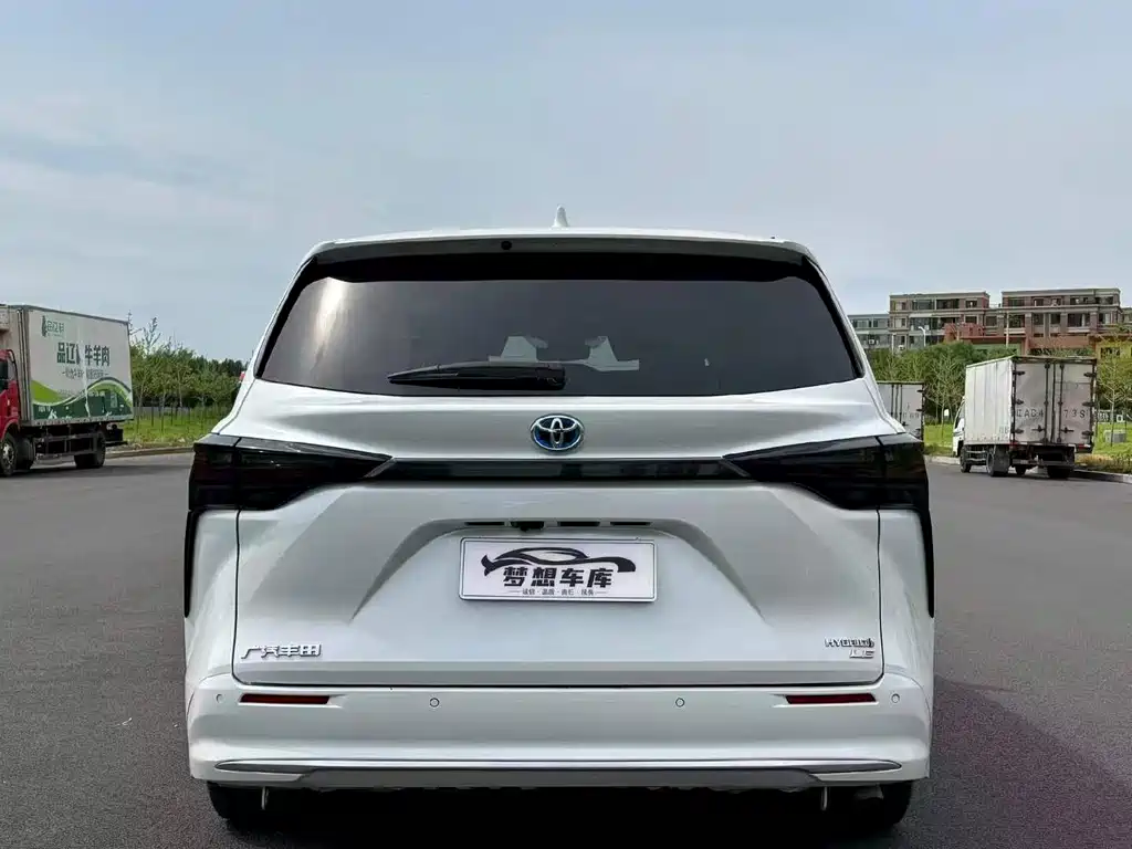 Toyota Sienna — миниатюра 8