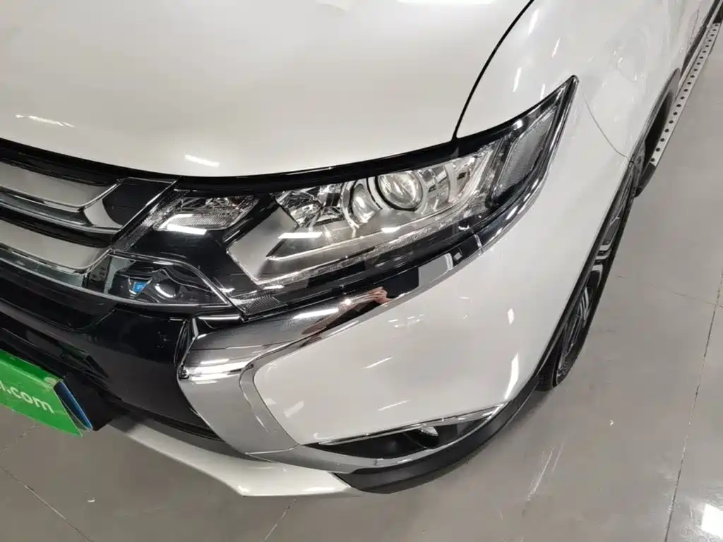 Mitsubishi Outlander — миниатюра 24