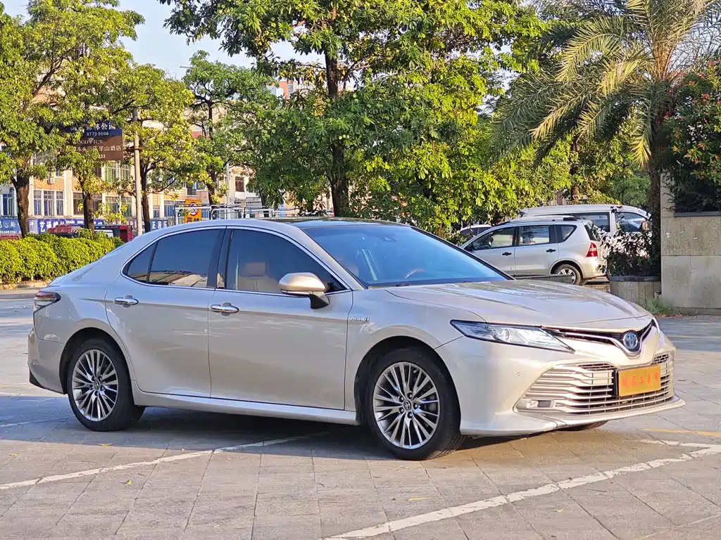 Toyota Camry — миниатюра 3