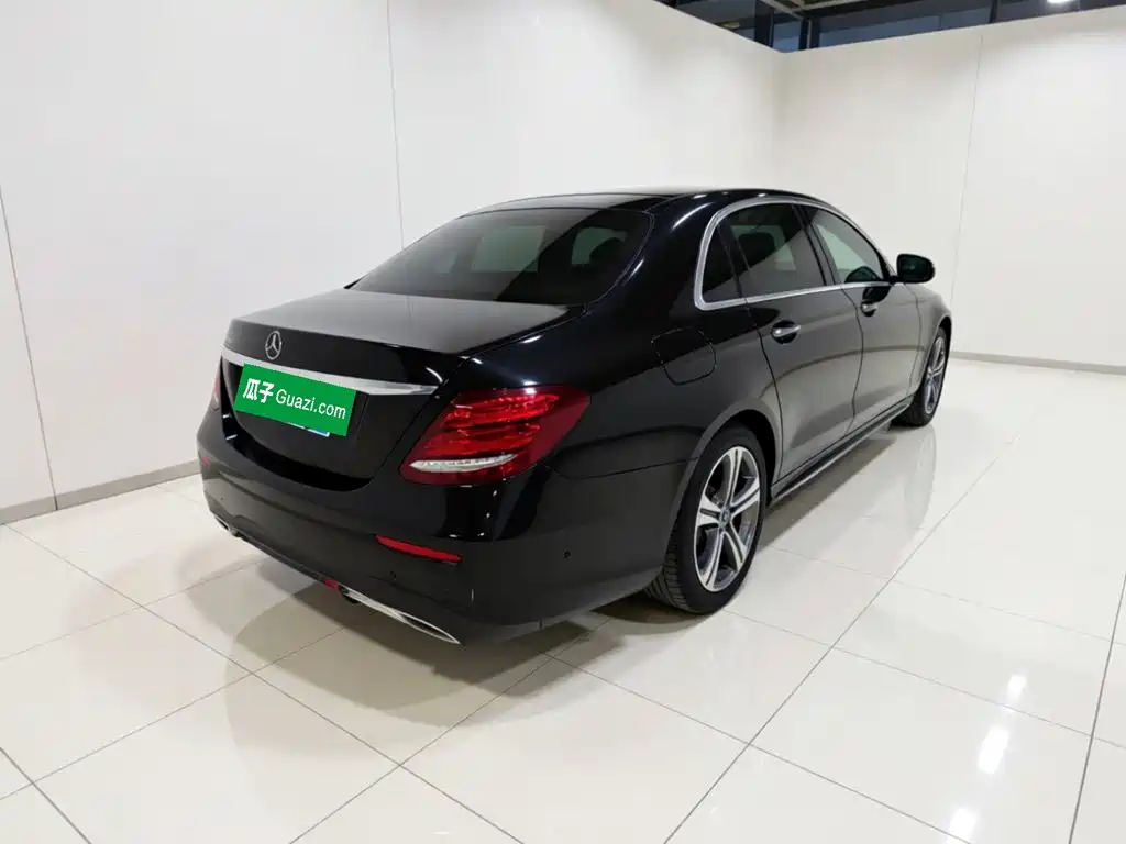 Mercedes-Benz E-Class — миниатюра 6