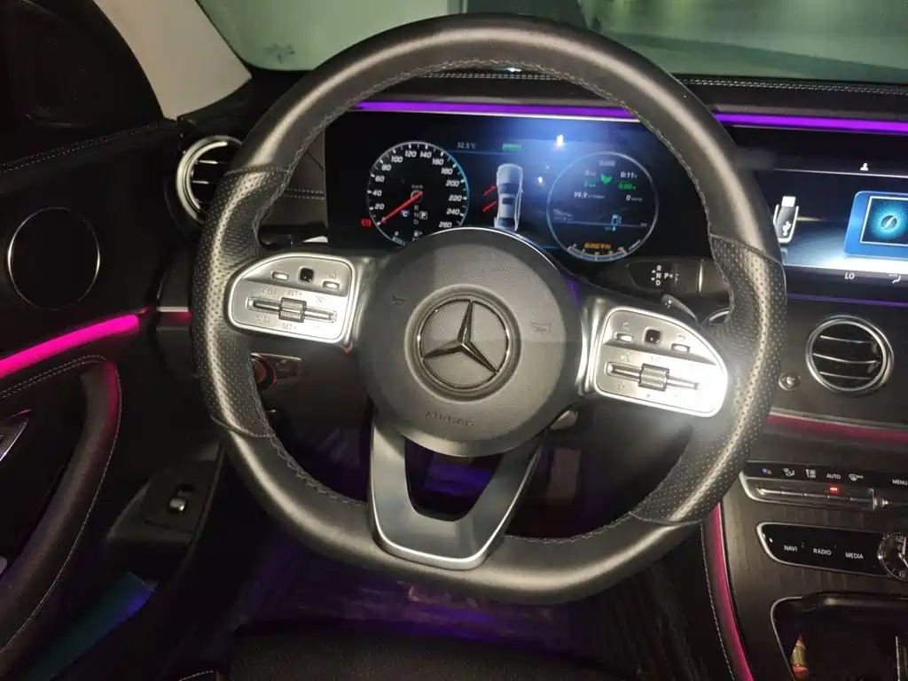 Mercedes-Benz E-Class — миниатюра 11