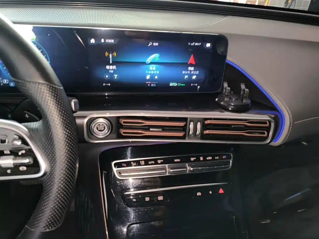 Mercedes-Benz EQC — миниатюра 13