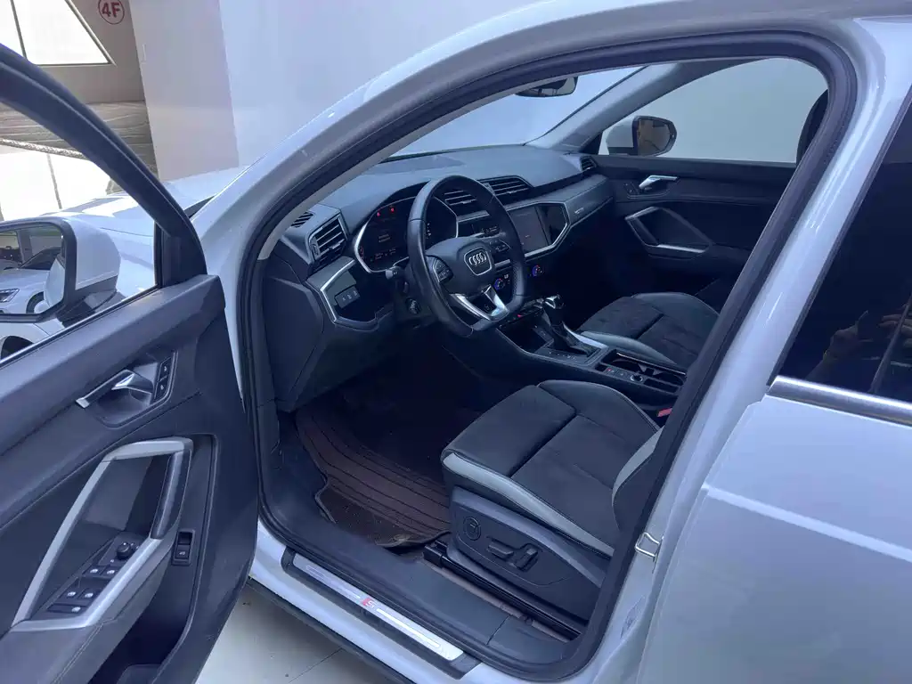 Audi Q3 2023 35 TFSI Fashion (1.4T)