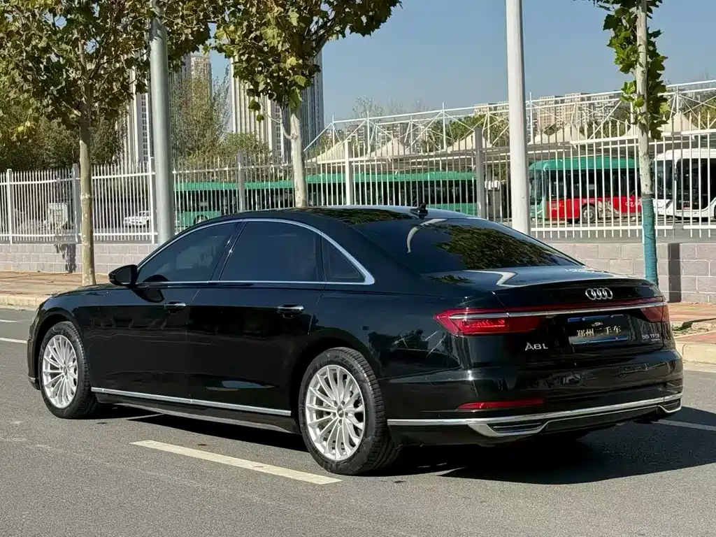 AUDI A8