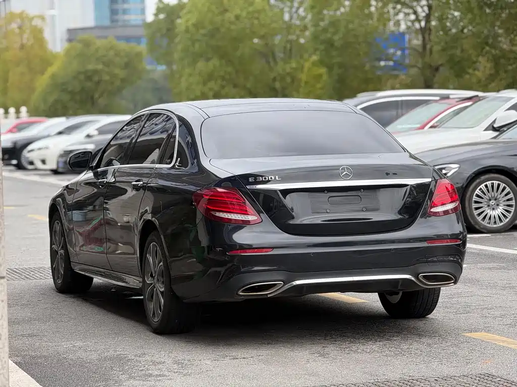 MERCEDES-BENZ E CLASS