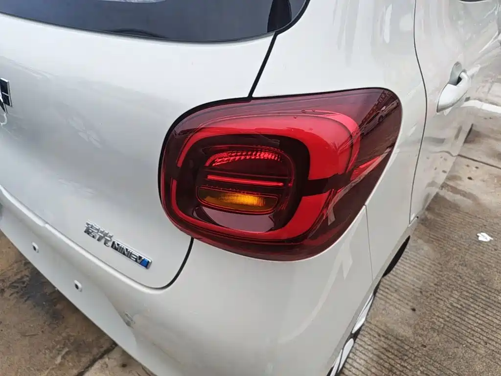 Wuling MINIEV — миниатюра 8