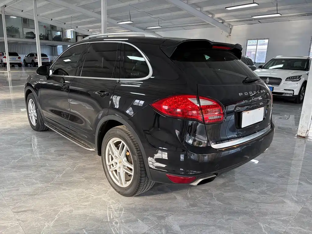 Porsche Cayenne — миниатюра 4