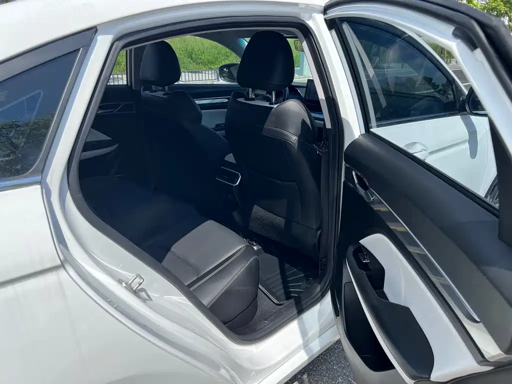 Geely Emgrand L — миниатюра 10