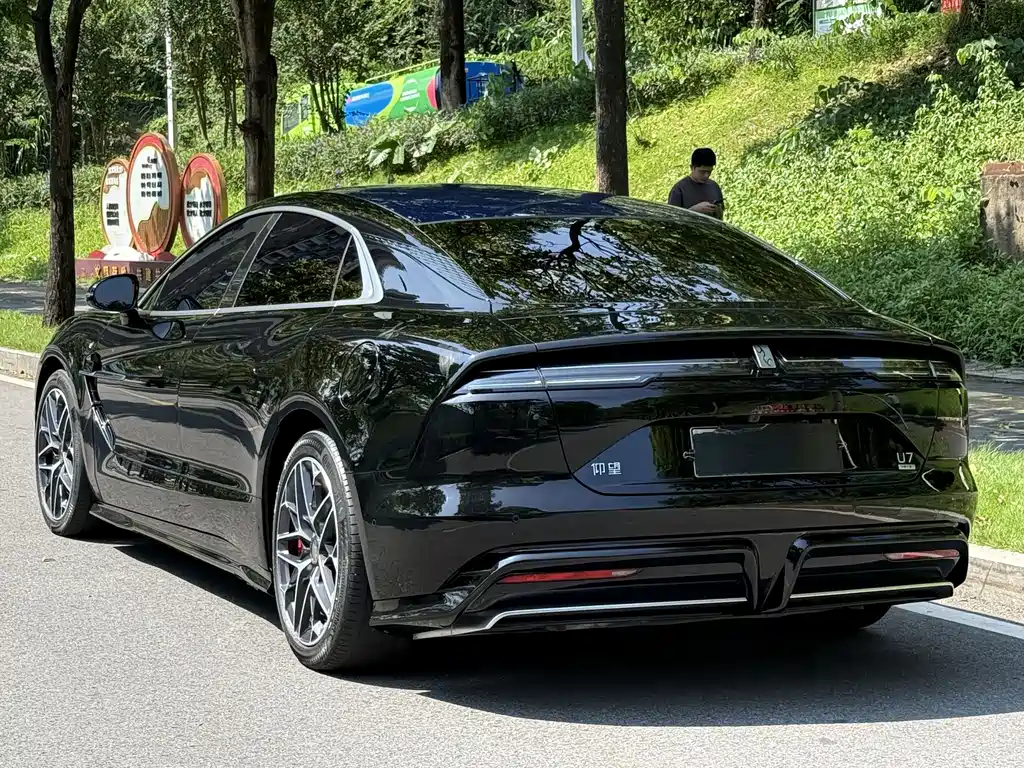 Yangwang U7 2025 PHEV мест Flagship