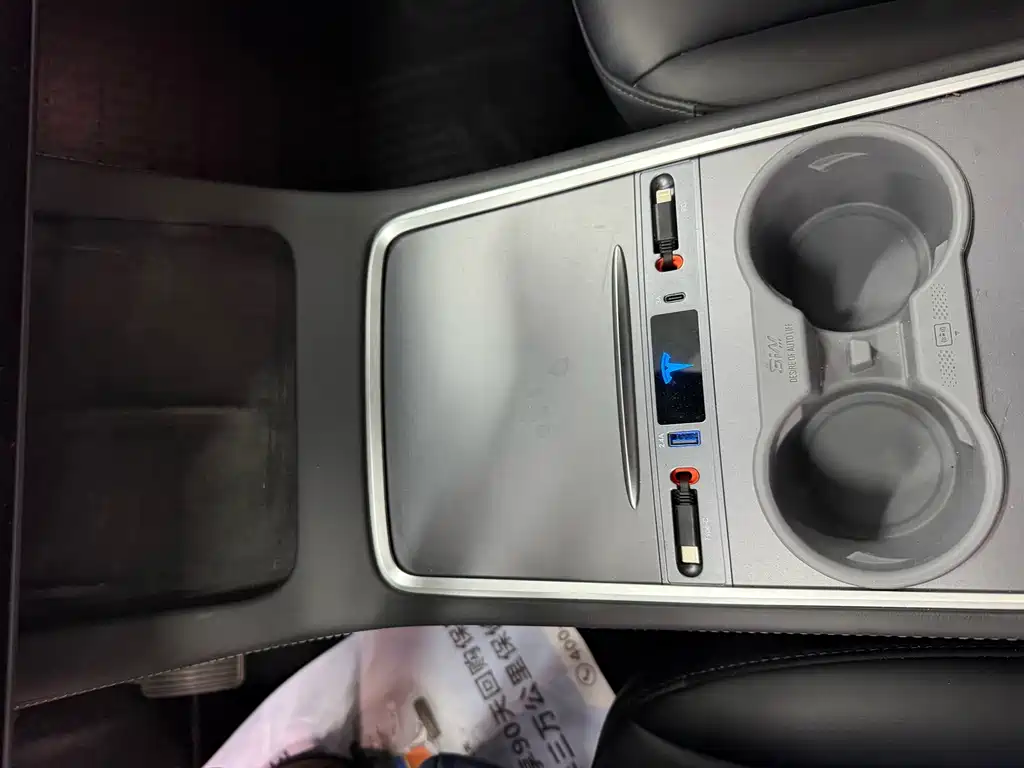 Tesla Model Y — миниатюра 11