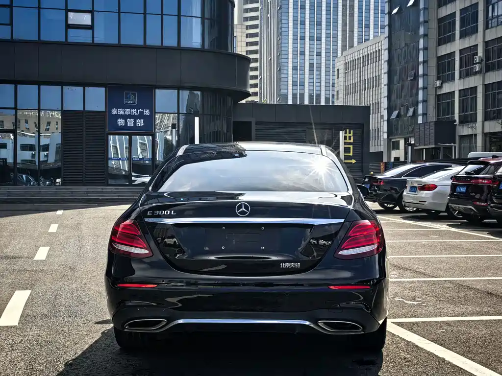 MERCEDES-BENZ E CLASS