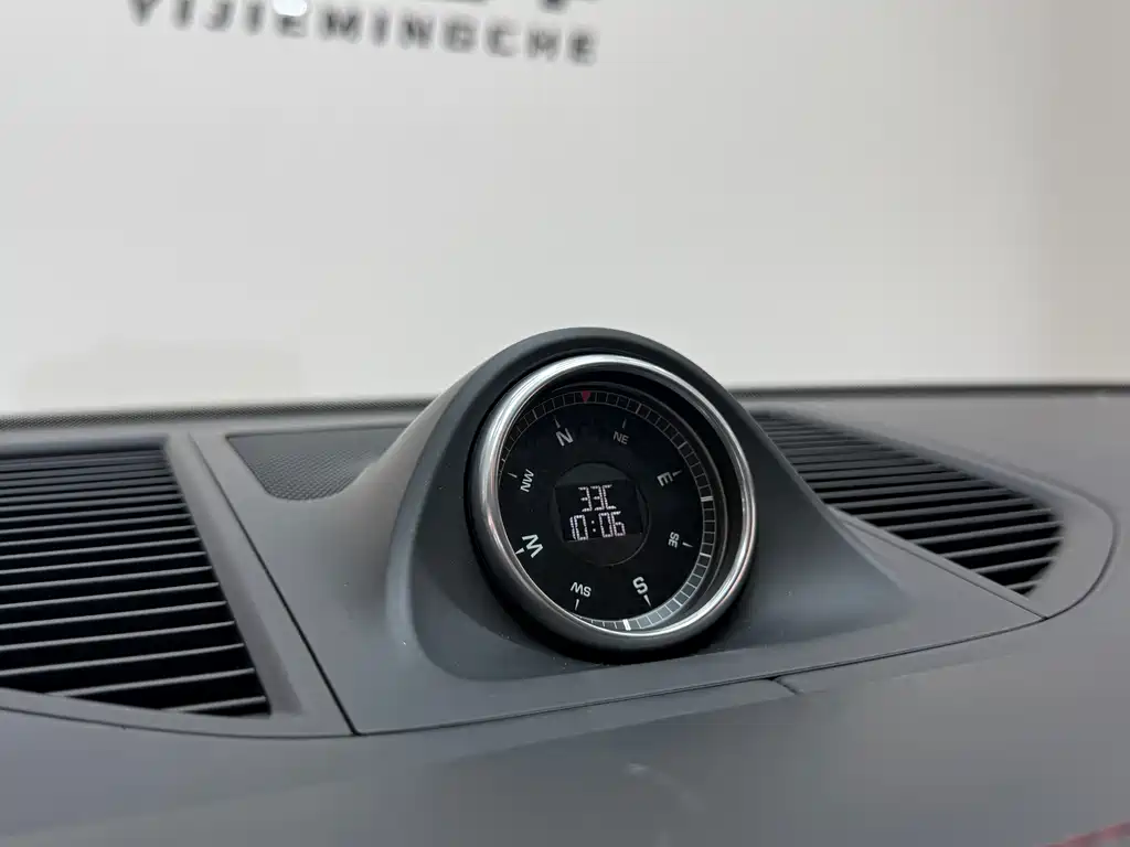 Porsche Macan — миниатюра 14