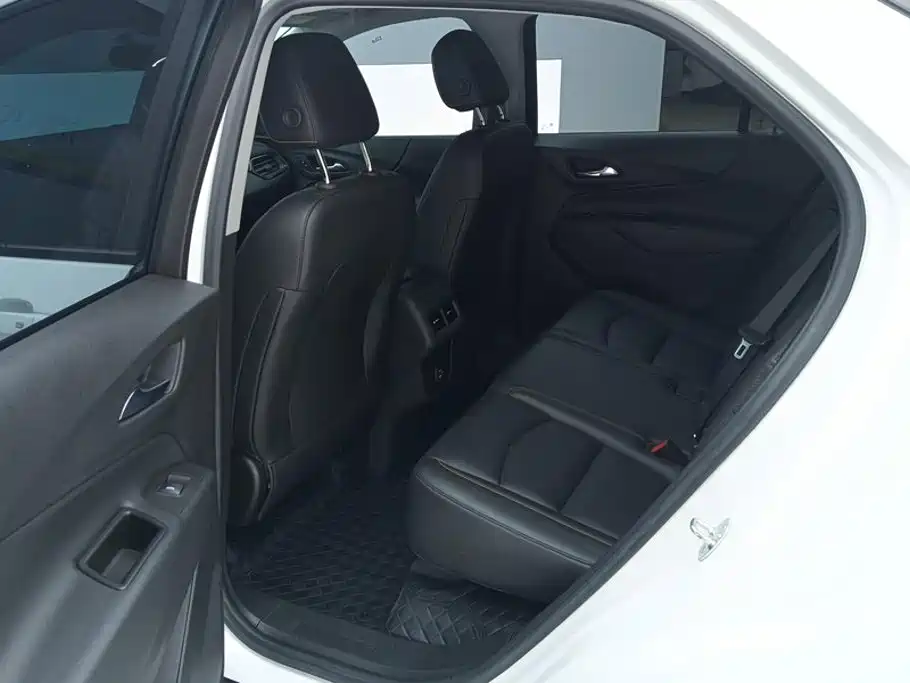 Chevrolet Equinox — миниатюра 11