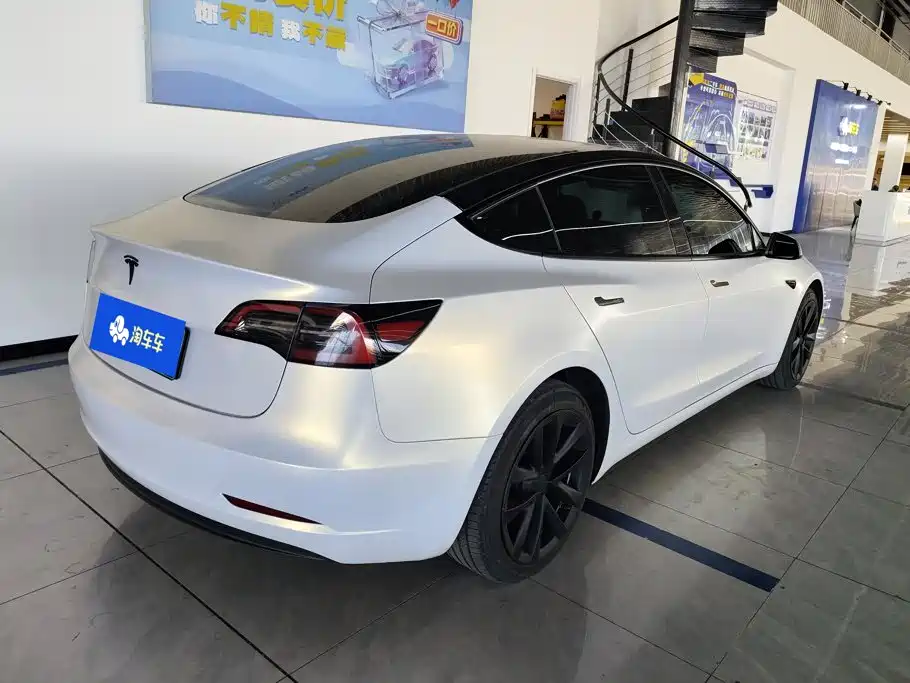 Tesla Model 3 — миниатюра 3