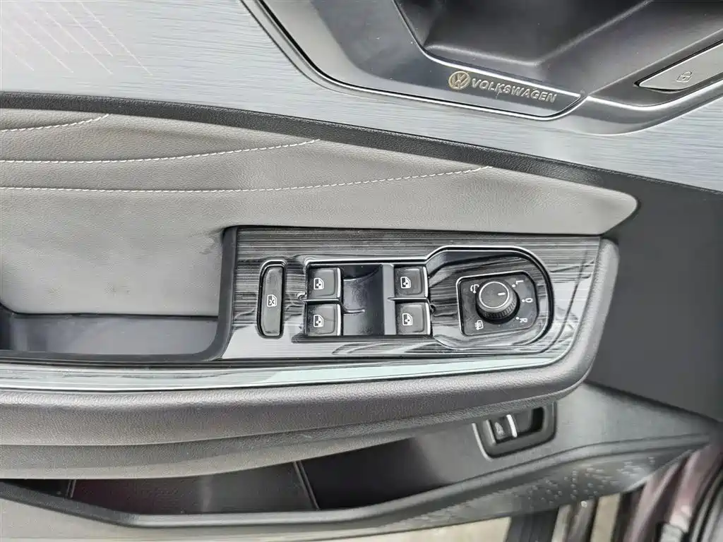 Volkswagen Viloran 2021 380TSI R-Line