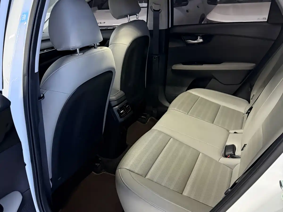 Kia K3 2023 Белый из Китая