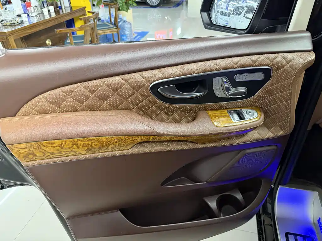Mercedes-Benz V-Class V 2018 V 260 L Luxury Long Wheelbase VI