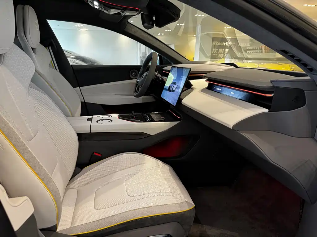 Lotus Emeya 2025 600 Luxury