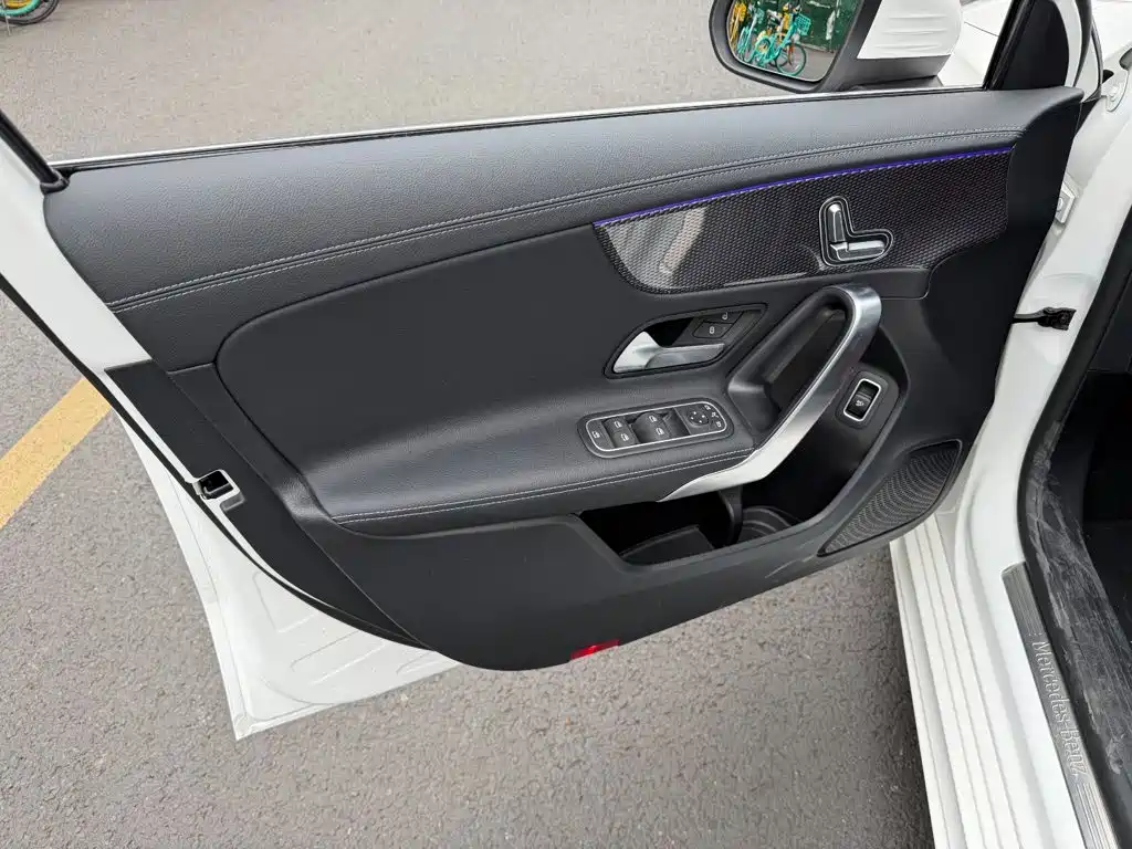 Mercedes-Benz A-Class 2022 — фото 6