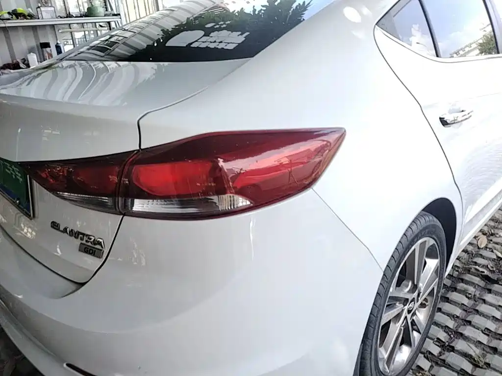 Hyundai Elantra — миниатюра 8