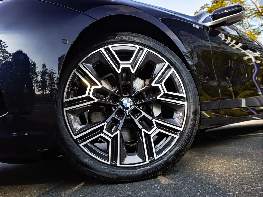 BMW 5 Series — миниатюра 4