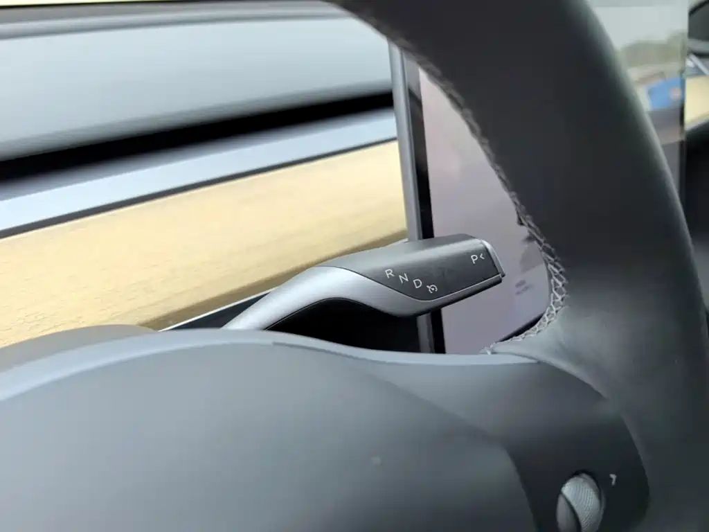 Tesla Model Y — миниатюра 14
